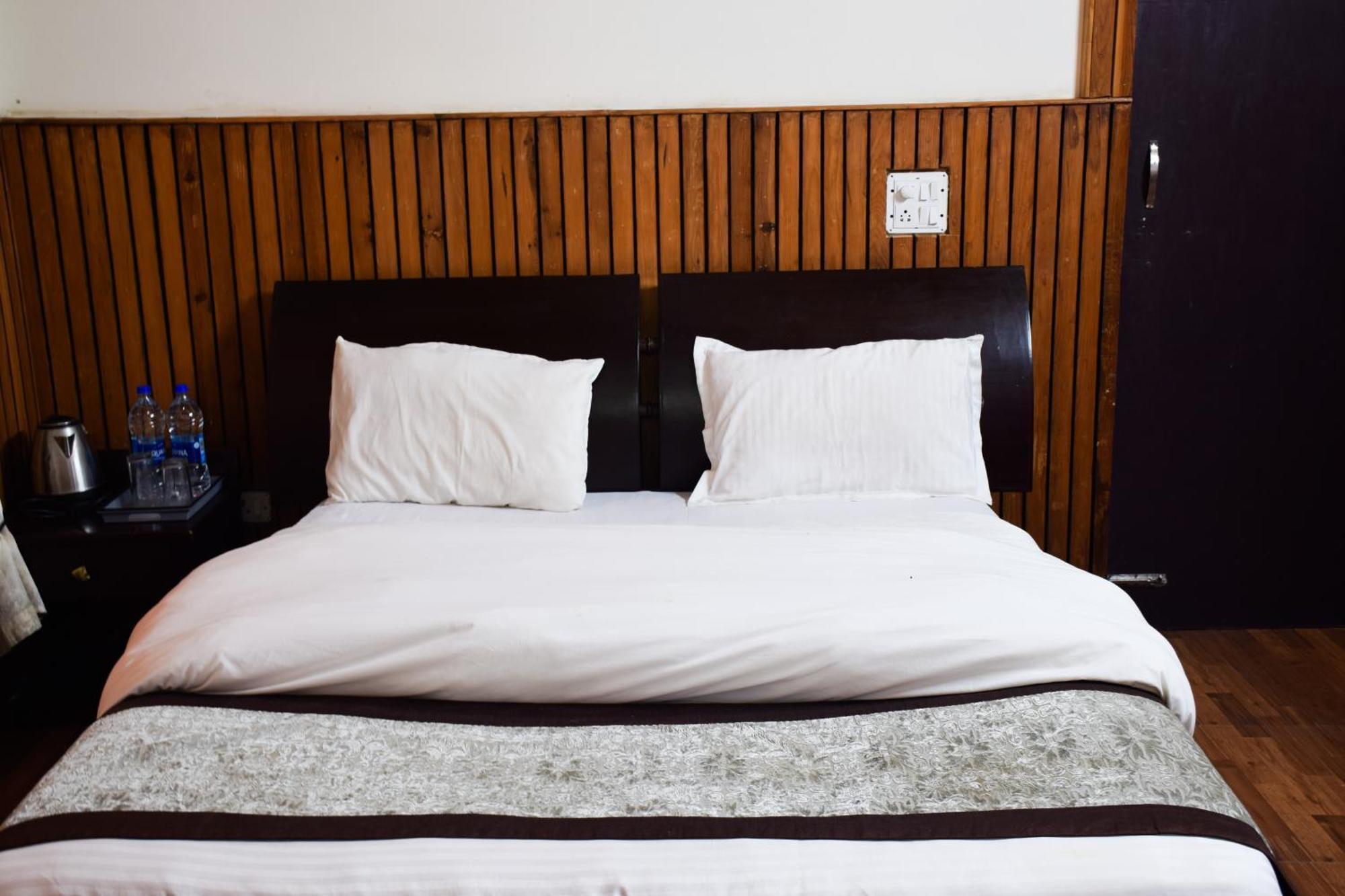 The Canadian Woods Resort Nainital Room photo